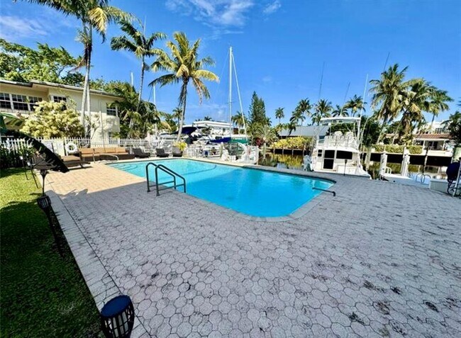 Building Photo - 76 Isle of Venice Dr