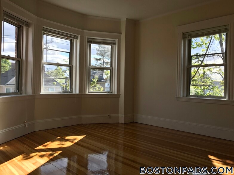 Building Photo - 163 Summer St