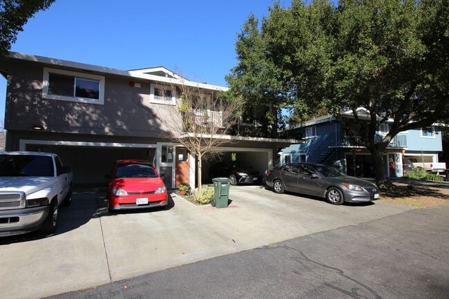 Building Photo - 2 Bedroom Condo Near Coddingtown