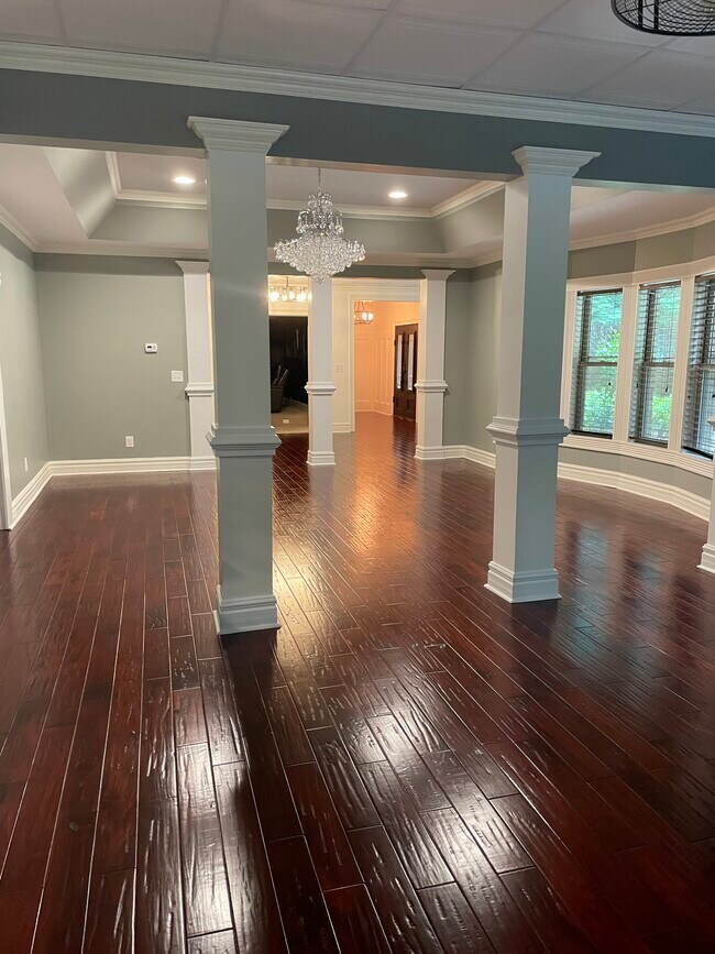 Building Photo - 5000 Wildeoak Trail