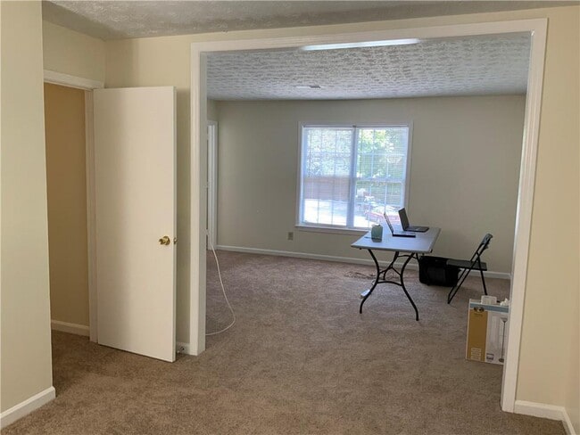 Building Photo - 4167 Oak Ferry Dr NE