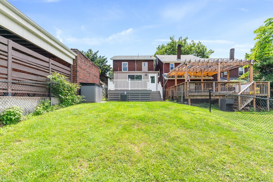 Building Photo - 6361 Waldron St