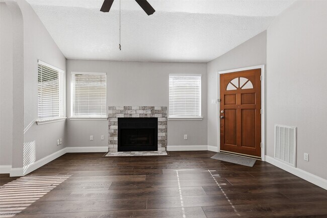 Building Photo - 8518 Pool Creek Dr