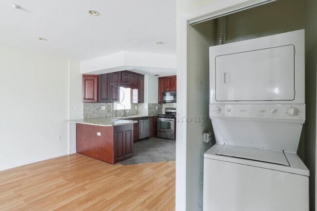 Primary Photo - 1 bedroom in ASTORIA NY 11102