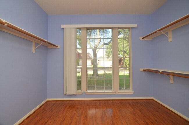 Building Photo - 8815 Barron Wood Cir E