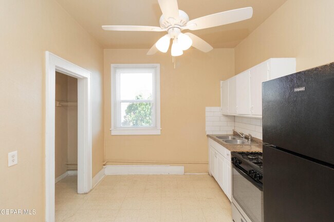 Building Photo - 1304 E Rio Grande Ave