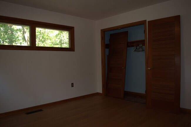 Building Photo - Marvelous 4 Bed 2.5 Bath House In Quarry H...