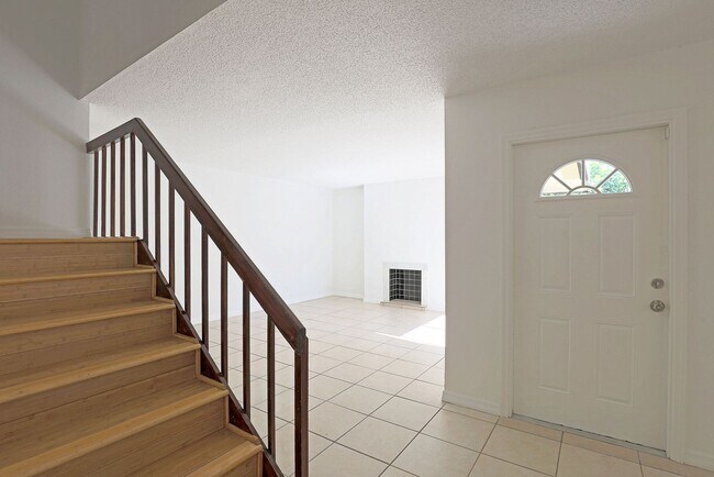 Building Photo - Parkwoods 12341-2