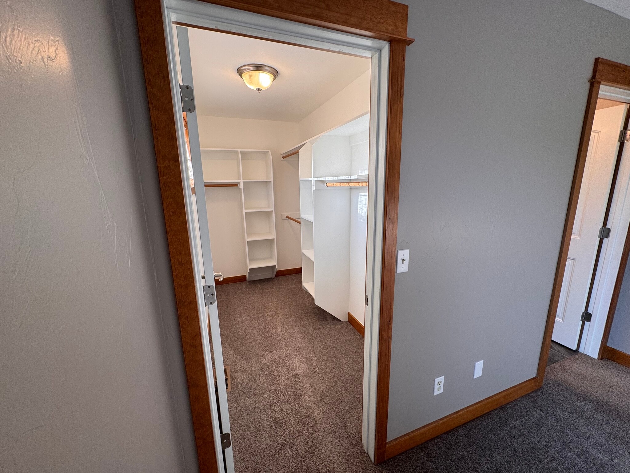 Master Walkin Closet - 5485 Glenellen Dr