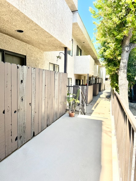 Building Photo - 430 E San Jose Ave