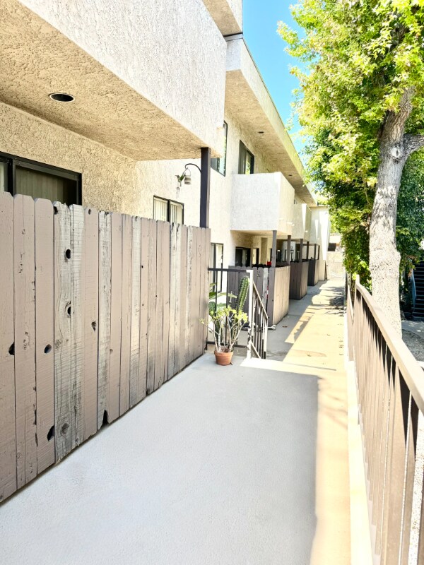 Building Photo - 430 E San Jose Ave