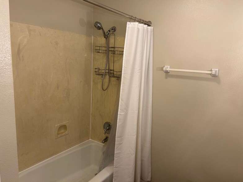 Bathroom - 2856 Woodbrook Dr