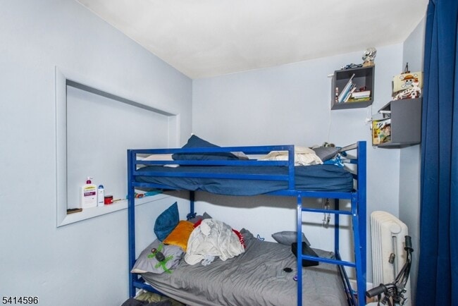 Building Photo - 245 Lakeview Ave