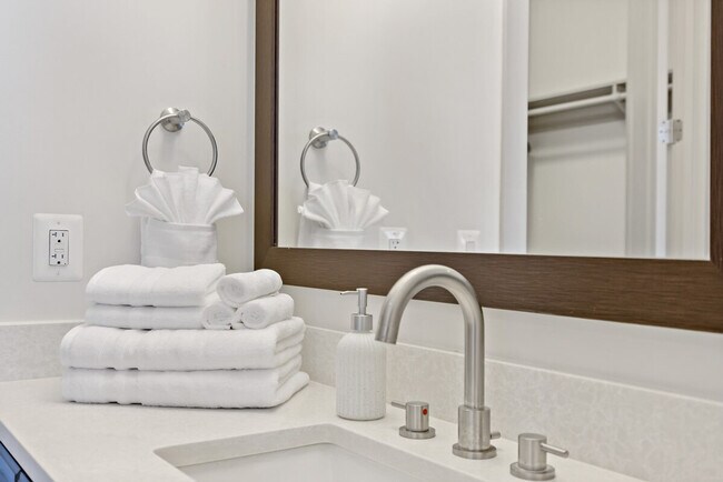 Building Photo - 1820 Fonthill Ct