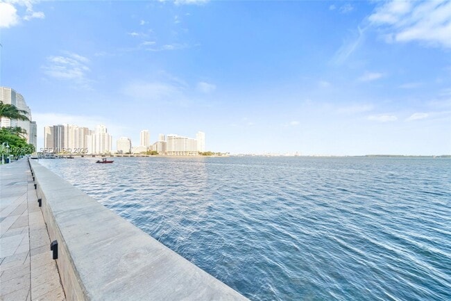 Building Photo - 1155 Brickell Bay Dr