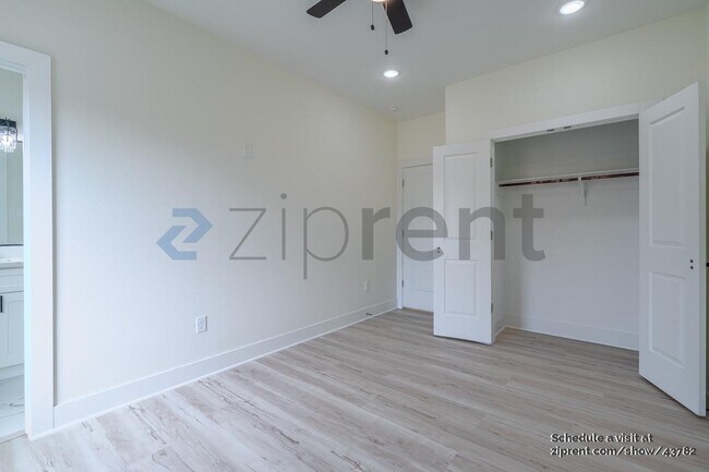 Building Photo - 7002 Sidney St