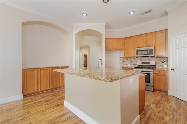 Building Photo - 3925 Oakmont Dr