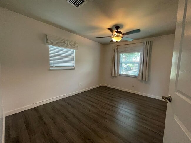 Building Photo - 3202 W Coachman Ave
