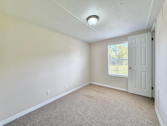 Building Photo - 10580 SW 105th Ave