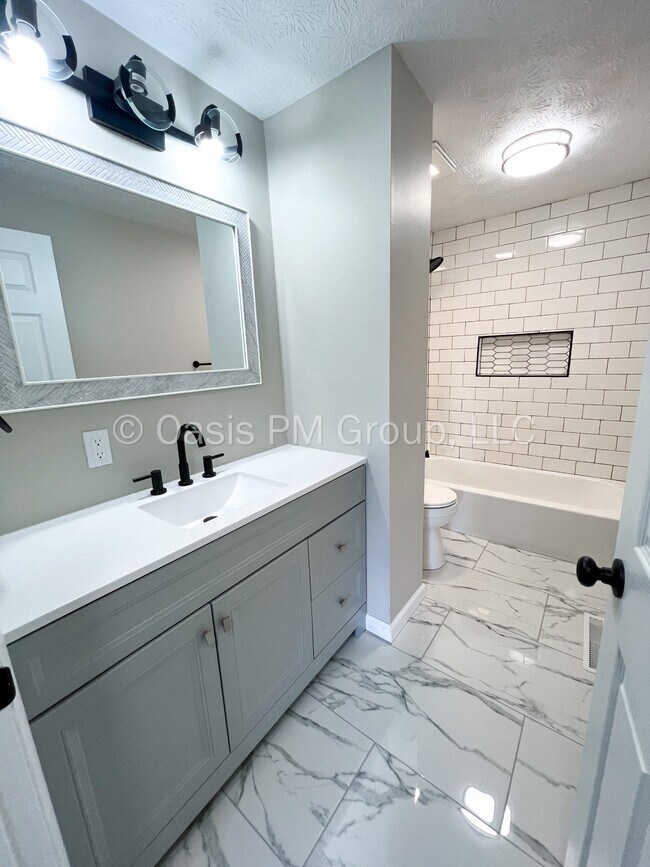 Building Photo - 912 Tellega Ave