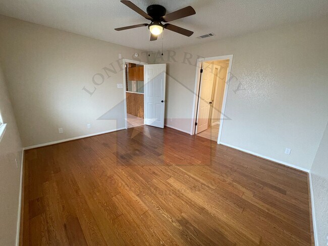 Building Photo - 1303 August Dr