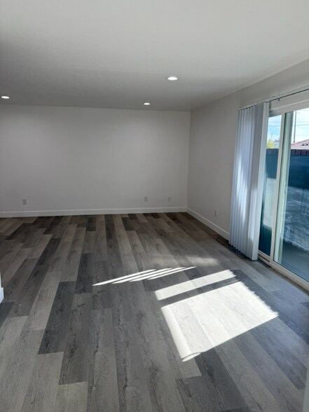 Building Photo - 1750 Karen Ave