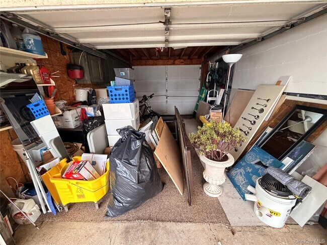 Building Photo - 12 Elves Ln