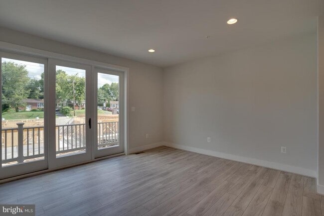 Building Photo - 5102 Oakmoore Dr