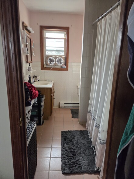 Bathroom - 87 Beach Rd