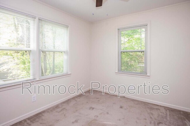 Building Photo - 2500 Durwood Rd
