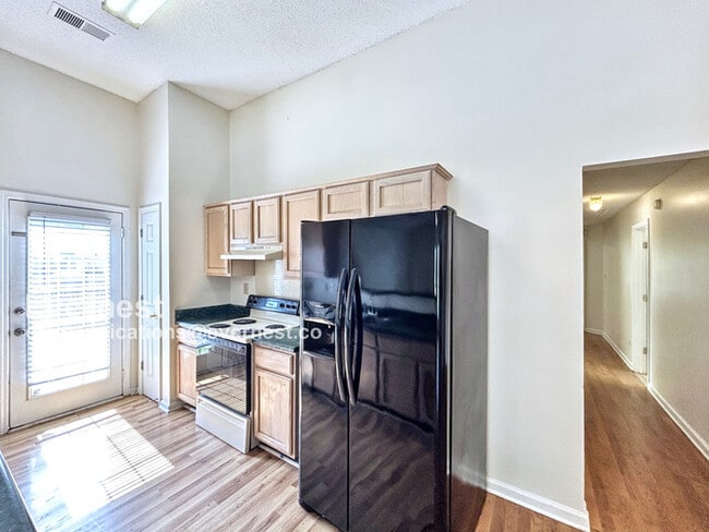 Building Photo - 9299 Grove Manor Dr