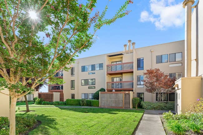 Primary Photo - 914 Beach Park Blvd