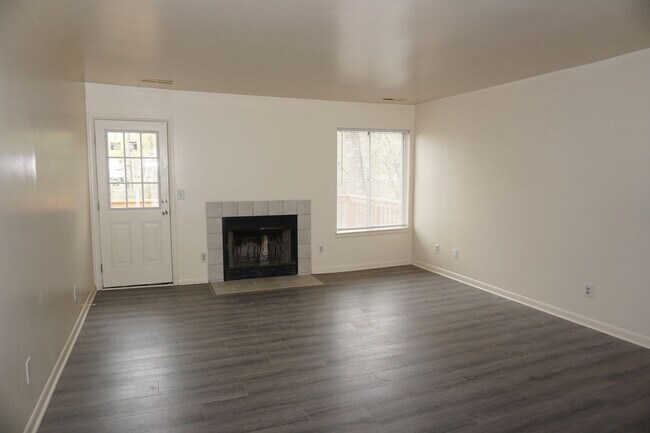 Building Photo - Khare Duplex