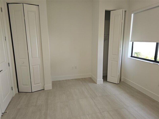 Building Photo - 10396 SW 57th Ct