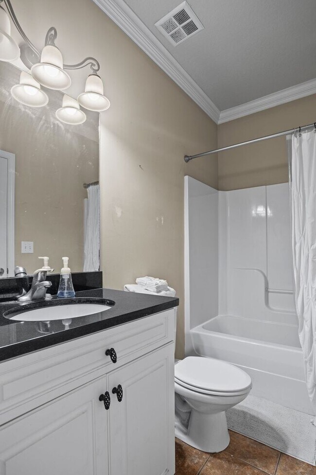 Building Photo - Plainsview Condo | 2 Bed 2 Bath