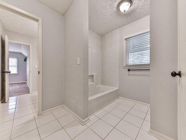 Building Photo - 63 Geraldine Dr SE