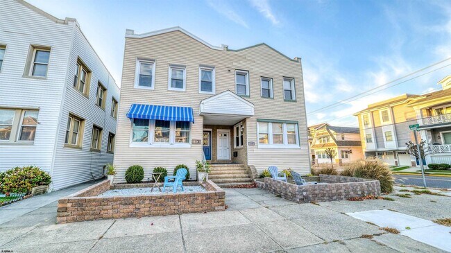 Building Photo - 1102 Wesley Ave