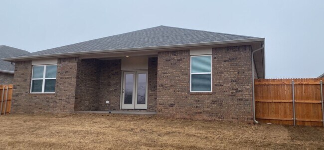 Building Photo - 3 Bedroom 2 Bathroom 2 Car Garage Home in Oakdale School District