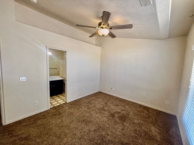 Building Photo - Cute 3-BR Townhome Near Costco