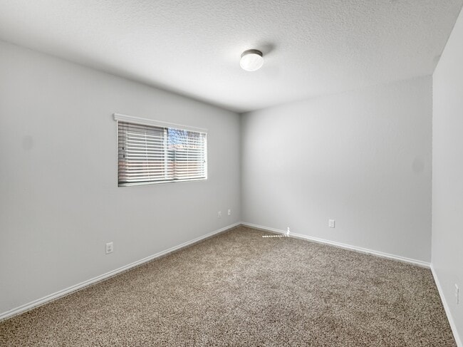 Building Photo - 8139 Ashwood Pointe