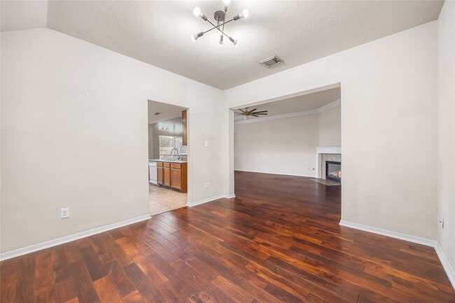 Building Photo - 15410 Redbud Dale Ct