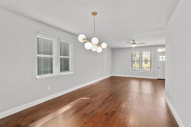 Building Photo - 2311 Santa Rita St