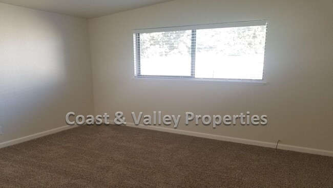 Building Photo - Lovely South Salinas Home for RENT!!!