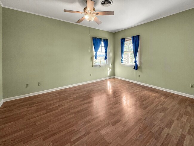 Building Photo - 3018 Wardlaw Rd