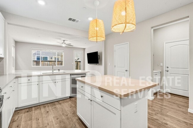 Building Photo - 3255 Pitkin Way