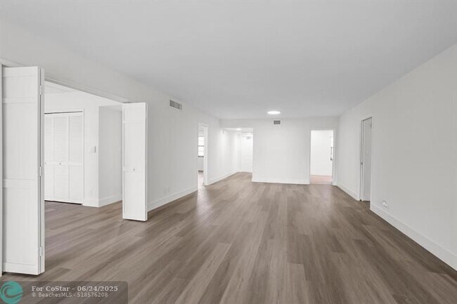 Building Photo - 3930 Oaks Clubhouse Dr