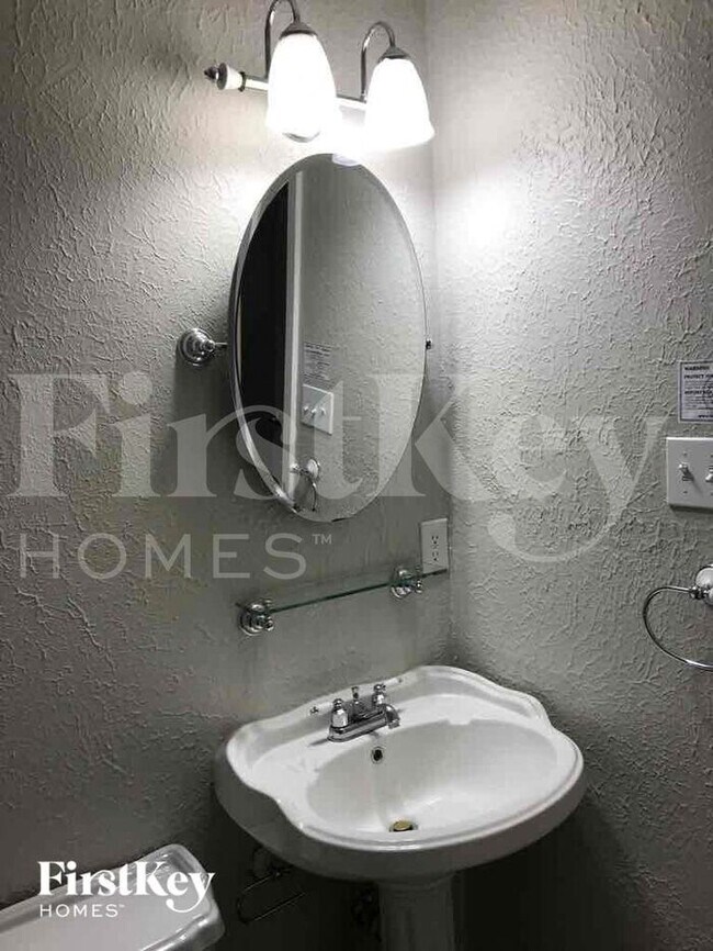 Building Photo - 1602 Geraldine Ln