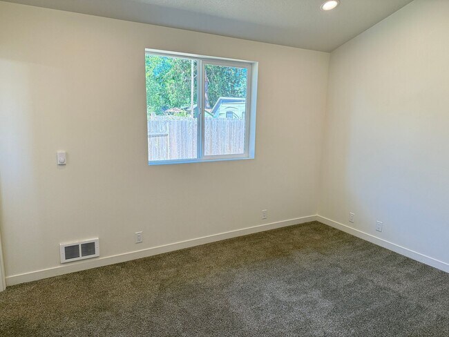Building Photo - 1246 Hughes St