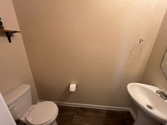 Building Photo - Perfect 3/2.5 - Tall Ceilings and in Immac...