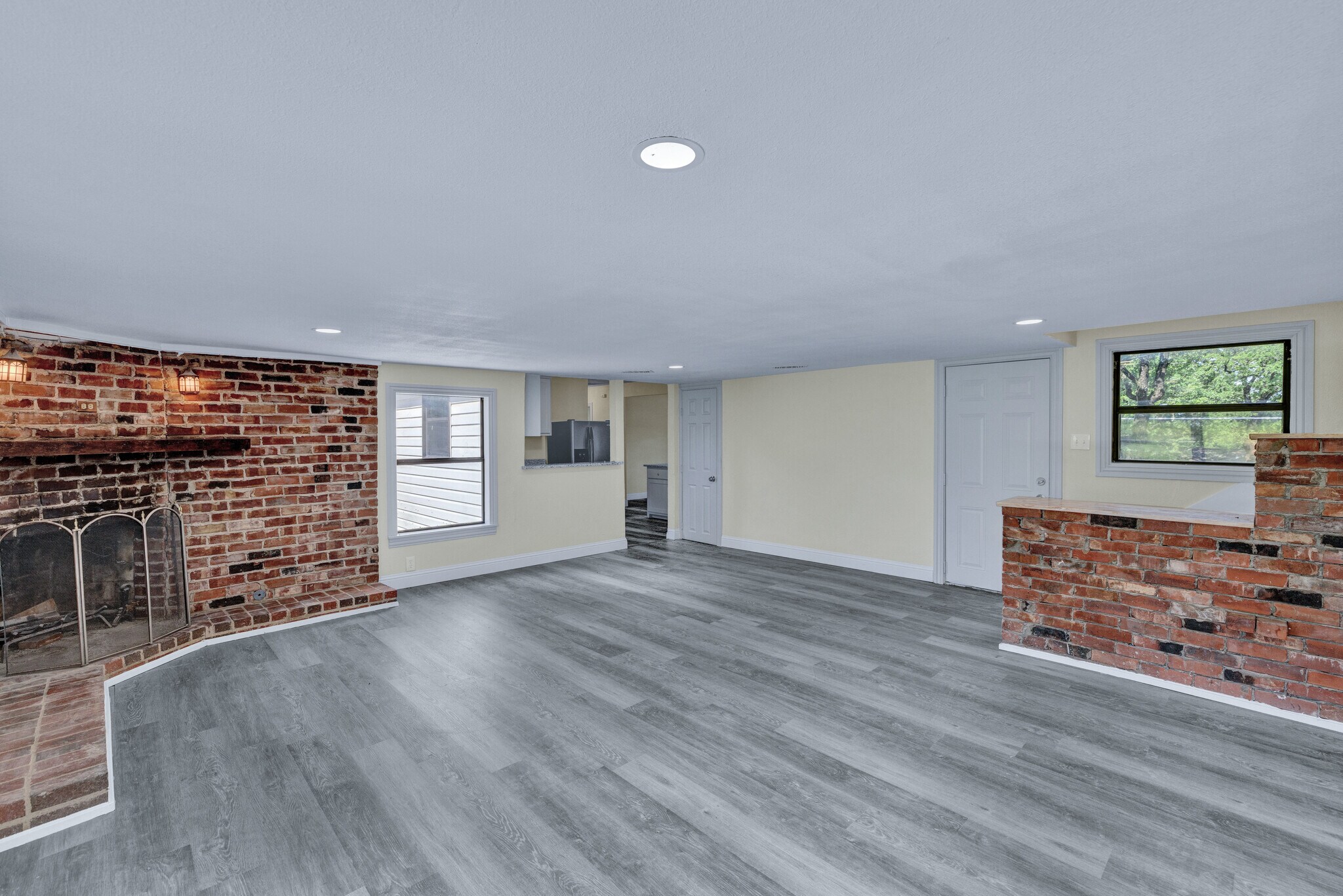 Building Photo - 2605 Stark St